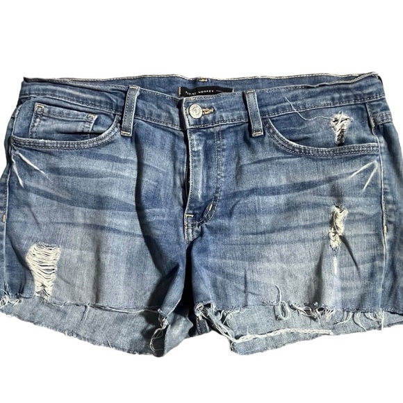 Blue denim shorts with distressed details, 5 pocket style, zipper and button - Picture 1 of 5